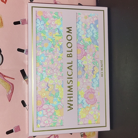 Ace Beaute Whimsical Bloom 15 Color Eyeshadow Palette BNIB - Picture 4 of 8